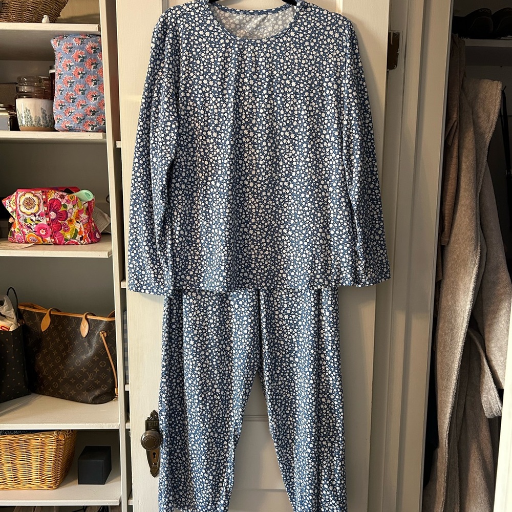 Draper James Navy Floral Pajama Set
